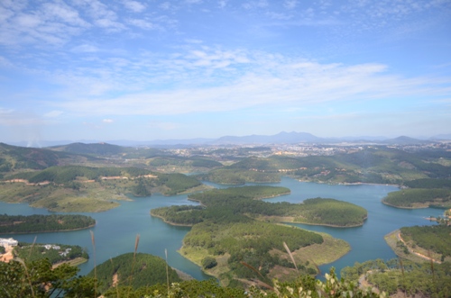 Tuyen Lam Lake