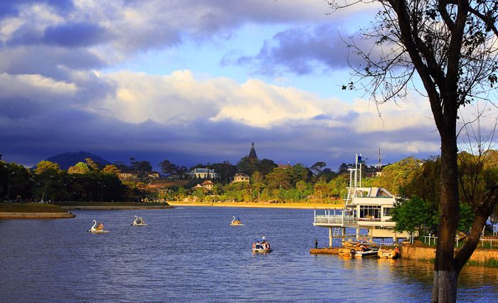 Xuan Huong Lake